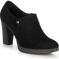 Buty damskie. Czerwone botki damskie Wittchen, ze skóry, eleganckie. W wyprzedaży za 179,91 zł.
