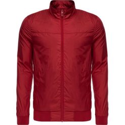 Kurtka bomber Geox Jharrod M9220J T2511 F7181. Czerwone kurtki męskie Geox, m, bez wzorów, bez kaptura. W wyprzedaży za 269,00 zł.