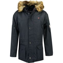 Geographical Norway kurtka męska Abiosaure S ciemnoniebieska. Niebieskie płaszcze męskie Geographical Norway, s, bez wzorów, z kapturem. Za 449,00 zł.
