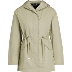 Parka Geox W Jenieve W9221W T2530 F5153. Brązowe kurtki damskie Geox, bez wzorów, z poliesteru, bez kaptura. W wyprzedaży za 549,00 zł.