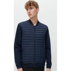 Pikowana bluza ze stójką - Granatowy. Niebieskie bluzy męskie Reserved, s, bez wzorów, ze stójką, bez rękawów, bez kaptura. Za 139,99 zł.