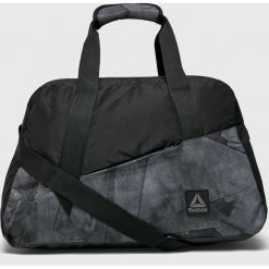 Reebok - Torba. Czarne torebki damskie sportowe marki Reebok, w paski, z poliesteru, sportowe, na ramię. W wyprzedaży za 119,90 zł.