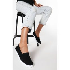 Czarne Tenisówki Get Up!. Czarne trampki i tenisówki damskie Born2be, bez wzorów, bez zapięcia. W wyprzedaży za 44,99 zł.