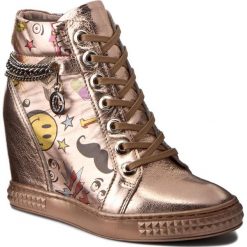 Sneakersy CARINII - B3028/F J40-K15-000-B88. Różowe półbuty damskie marki Carinii, bez wzorów, ze skóry, bez obcasa, na koturnie, bez zapięcia. W wyprzedaży za 229,00 zł.