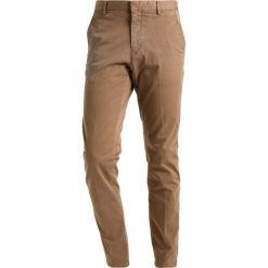 Chinosy męskie: Calvin Klein PARKER REFINED Chinosy beige