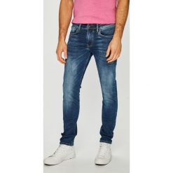 Pepe Jeans - Jeansy Finsbury. Niebieskie jeansy męskie Pepe Jeans, bez wzorów, z obniżonym stanem. W wyprzedaży za 239,90 zł.