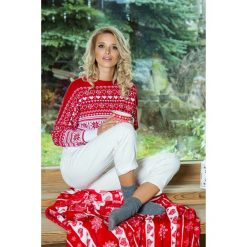 Biało Czerwony Nietoperzowy Sweter w Skandynawskie Wzory. Białe piżamy damskie Molly.pl, uniwersalny, bez wzorów, z jeansu, bez rękawów, bez kaptura. Za 89,90 zł.