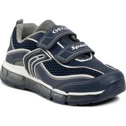 Sneakersy GEOX - J Android B.C J0244C 014BU C0661 D Navy/Grey. Niebieskie trampki chłopięce Geox, bez wzorów, ze skóry ekologicznej, na rzepy. Za 309,00 zł.