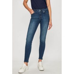 Calvin Klein Jeans - Jeansy CKJ 011. Niebieskie jeansy damskie Calvin Klein Jeans, bez wzorów, z elastanu. Za 429,90 zł.