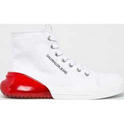 Calvin Klein Jeans - Trampki. Białe trampki i tenisówki damskie Calvin Klein Jeans, bez wzorów, z jeansu, na sznurówki. W wyprzedaży za 399,90 zł.