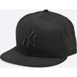 New Era - Czapka. Czarne czapki męskie New Era, bez wzorów, z poliesteru. W wyprzedaży za 129,90 zł.