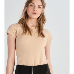 Bawełniany t-shirt basic - Kremowy. Białe t-shirty damskie Sinsay, s, bez wzorów, z bawełny, bez kołnierzyka. Za 9,99 zł.