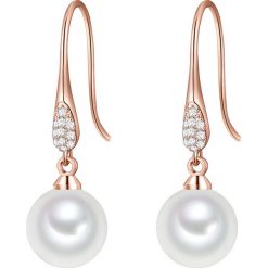 Pozłacane kolczyki z perłami. Żółte kolczyki damskie The Pacific Pearl Company, Nova Pearls Copenhagen & Co., z perłą, złote, z zapięciem typu bigiel. W wyprzedaży za 64,95 zł.
