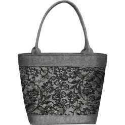 Torebka "Polo" w kolorze szarym ze wzorem - (S)28 x (W)28 x (G)10 cm. Szare torebki klasyczne damskie Bertoni, z materiału. W wyprzedaży za 59,95 zł.