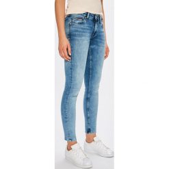 Tommy Jeans - Jeansy Sophie. Niebieskie jeansy damskie skinny marki Tommy Jeans, z elastanu, z obniżonym stanem. W wyprzedaży za 319,90 zł.