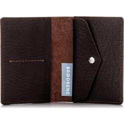Skórzany portfel slim wallet Brodrene SW08 Cortez ciemny brąz. Portfele męskie Brødrene, bez wzorów, ze skóry. Za 99,99 zł.