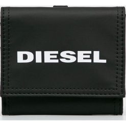 Diesel - Portfel. Czarne portfele męskie Diesel, bez wzorów, z materiału. W wyprzedaży za 199,90 zł.