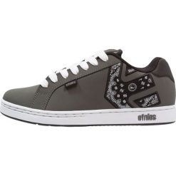 Etnies METAL MULISHA FADER Obuwie deskorolkowe dark grey/black/white. Szare buty sportowe męskie marki Etnies, bez wzorów, z tworzywa sztucznego, sportowe, bez zapięcia. Za 359,00 zł.