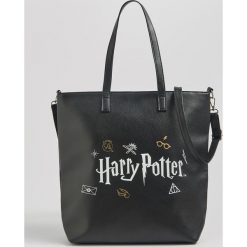 Torebka shopperka Harry Potter - Czarny. Czarne torebki klasyczne damskie Sinsay, bez wzorów, bez dodatków. Za 59,99 zł.