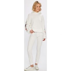 Calvin Klein Jeans - Jeansy Rise Skinny. Białe jeansy damskie skinny marki Calvin Klein Jeans, m, z elastanu. W wyprzedaży za 299,90 zł.