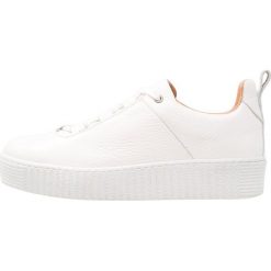 Samsøe & Samsøe VAL 9636 Sneakersy niskie white. Białe trampki i tenisówki damskie marki Samsøe & Samsøe, ze skóry. Za 629,00 zł.