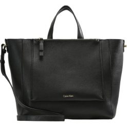 Calvin Klein CONTEMPORARY Torba na zakupy black. Czarne torby damskie na zakupy Calvin Klein. W wyprzedaży za 944,25 zł.