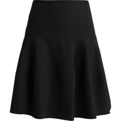 Patrizia Pepe COROLLA Spódnica trapezowa black. Czarne spódniczki trapezowe Patrizia Pepe, z elastanu. W wyprzedaży za 664,30 zł.