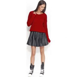 Swobodny Czerwony Sweter z Dekoltem w Szpic. Czerwone swetry damskie Molly.pl, uniwersalny, bez wzorów, z dzianiny, bez rękawów, długie, bez kaptura. Za 99,90 zł.