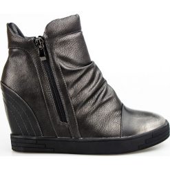 Sneakersy na koturnie z dwoma zamkami srebrne Sergio Leone (40). Szare koturny damskie . Za 89,00 zł.
