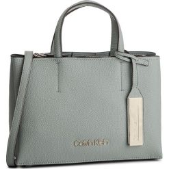 Torebka CALVIN KLEIN - Sided Med Tote K60K605314 075. Niebieskie torebki klasyczne damskie Calvin Klein, bez wzorów, ze skóry ekologicznej, klasyczne, bez dodatków. W wyprzedaży za 489,00 zł.