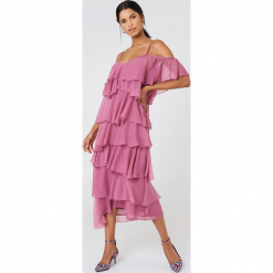 NA-KD Boho Sukienka midi z wycięciami na ramionach - Pink. Różowe sukienki damskie NA-KD Boho, bez wzorów, z poliesteru, boho, bez kołnierzyka, bez rękawów, midi, z odkrytymi ramionami. Za 242,95 zł.