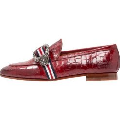 Melvin & Hamilton SCARLETT Półbuty wsuwane rich red/french. Czerwone mokasyny damskie marki Melvin & Hamilton, ze skóry. Za 749,00 zł.