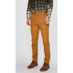 Dickies - Spodnie. Pomarańczowe spodnie męskie Dickies, na co dzień, z haftami, z bawełny, casualowe. W wyprzedaży za 179,90 zł.