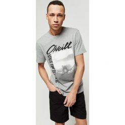O'Neill Frame Koszulka Szary. Szare podkoszulki męskie O'Neill, xl, z haftami, z bawełny, z krótkim rękawem. Za 94,95 zł.
