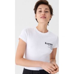 Koszulka z napisem - Biały. Białe koszulki damskie House, s, z napisami, bez kołnierzyka, bez rękawów. Za 29,99 zł.