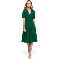 Zielona Elegancka Sukienka z Kopertowym Kołnierzem. Zielone sukienki balowe marki Molly.pl, l, z kopertowym dekoltem, z krótkim rękawem, mini, dopasowane. Za 135,90 zł.