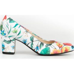 Czółenka na 6 cm słupku - skóra naturalna - model 742 - kolor kwiatek. Czółenka damskie Zapato, bez wzorów, ze skóry, bez obcasa, na słupku. Za 319,00 zł.