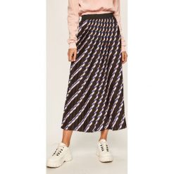 Only - Spódnica. Czarne spódniczki damskie ONLY, na co dzień, bez wzorów, z poliesteru, casualowe, maxi, rozkloszowane. Za 129,90 zł.