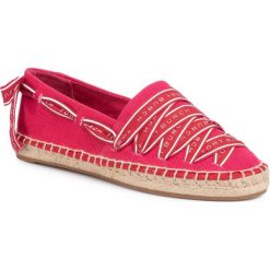 Espadryle TORY BURCH - Logo Grosgrain Espadrille 61318 Bright Azalea/Brilliant Red 660. Czerwone espadryle damskie Tory Burch, bez wzorów, z tworzywa sztucznego, bez obcasa, na płaskiej podeszwie. Za 839,00 zł.