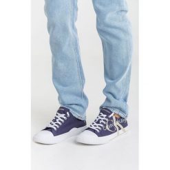 TRAMPKI IVANO calvin klein jeans. Niebieskie trampki męskie Calvin Klein Jeans, z nadrukiem, z jeansu, na sznurówki. Za 529,00 zł.