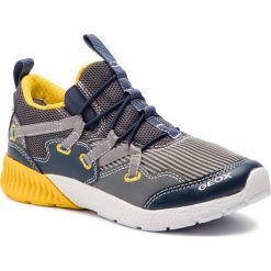 Sneakersy GEOX - J Sveth B. A J926PA 014BU C0070 S Dk Grey/Yellow. Szare trampki chłopięce Geox, bez wzorów, ze skóry ekologicznej, bez zapięcia. W wyprzedaży za 169,00 zł.