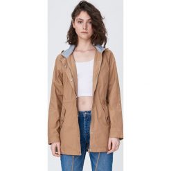 Parka z kapturem - Beżowy. Brązowe parki damskie Sinsay, s, bez wzorów, z kapturem. Za 99,99 zł.