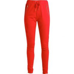 Rue de Femme BOGOTA Spodnie treningowe red. Czerwone spodnie sportowe damskie marki Rue de Femme, m, z bawełny. Za 419,00 zł.