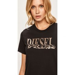 Diesel - T-shirt. Białe bluzki damskie Diesel, s, z nadrukiem, z bawełny, casualowe, z okrągłym kołnierzem. W wyprzedaży za 159,90 zł.