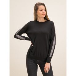 Sweter Calvin Klein Contrast Stripe K20K201595. Czarne swetry damskie Calvin Klein, l, bez wzorów, z jedwabiu, klasyczne, bez rękawów, bez kaptura. W wyprzedaży za 289,00 zł.