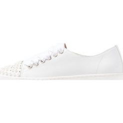 Trampki damskie slip on: Yes I Do PETITE TREASURE PEARL Tenisówki i Trampki white