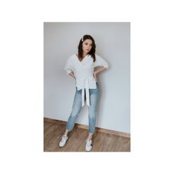 Bluzka / Koszula Mia. Białe bluzki damskie Hello rabbit, bez wzorów, z bawełny, klasyczne, z klasycznym kołnierzykiem, bez rękawów. Za 199,20 zł.