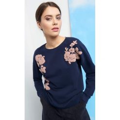 Bluza z kwiatową aplikacją. Niebieskie koszulki damskie Orsay, s, z aplikacjami, z bawełny, z długim rękawem, długie, bez kaptura. W wyprzedaży za 55,00 zł.