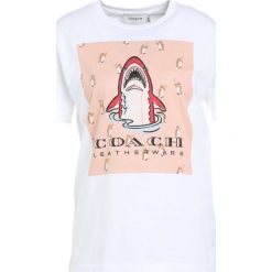 T-shirty damskie: Coach SHARKY Tshirt z nadrukiem white