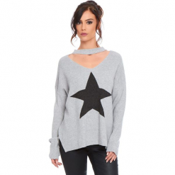 Sweter "Etoile" w kolorze jasnoszarym. Szare swetry klasyczne damskie marki Cosy Winter, s, prążkowane, z okrągłym kołnierzem. W wyprzedaży za 136,95 zł.